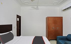 Collection O Mayank Guest House Near Iskcon Temple Noida