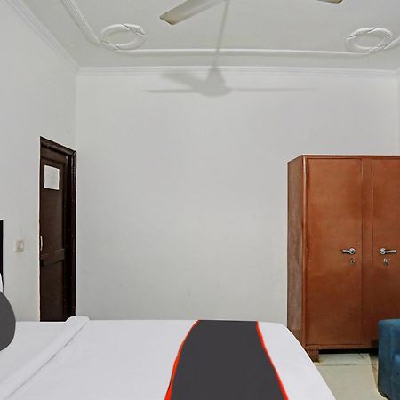 Collection O Mayank Guest House Near Iskcon Temple Noida Kalkaji Devi Exterior photo