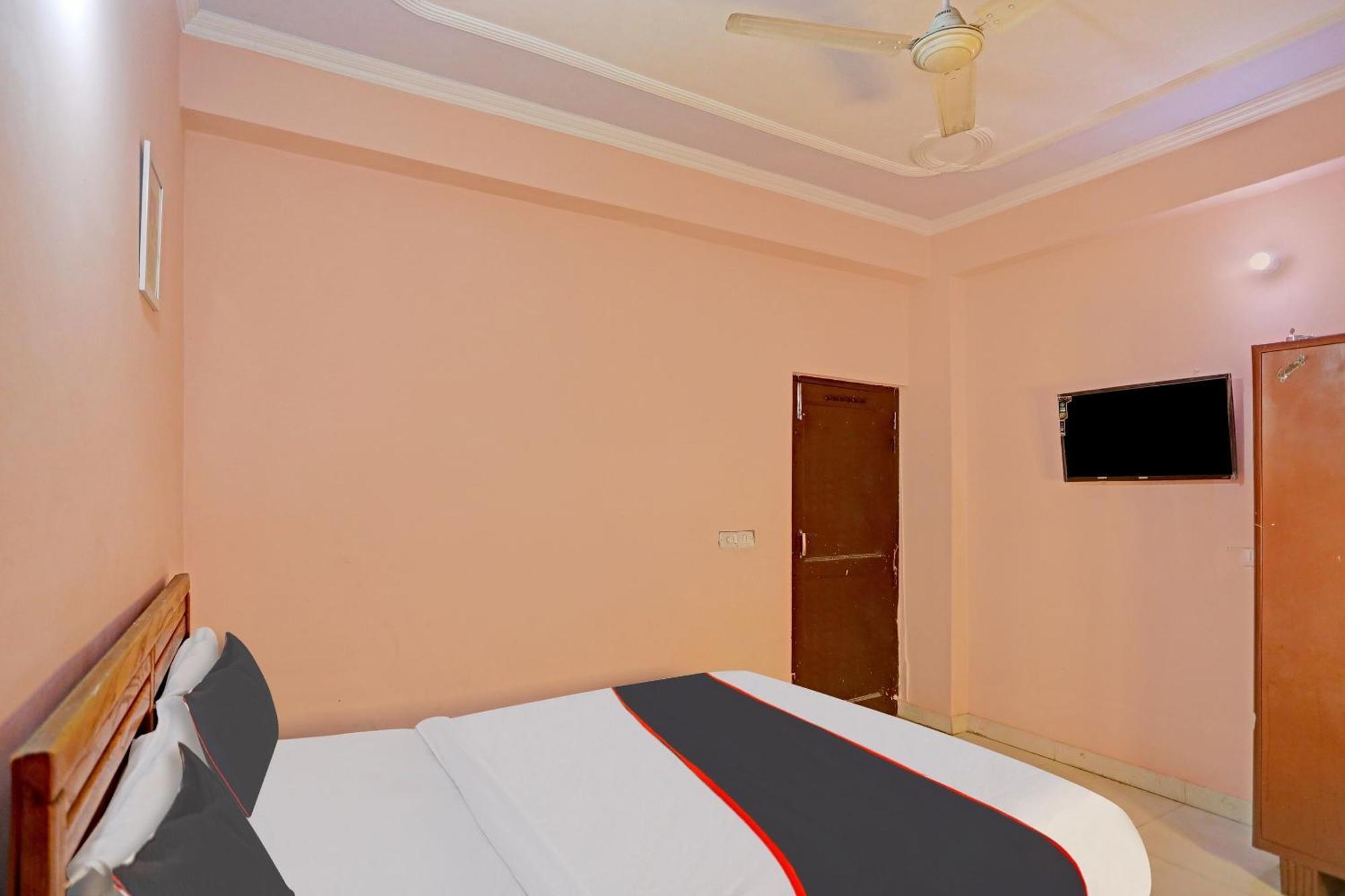 Collection O Mayank Guest House Near Iskcon Temple Noida Kalkaji Devi Exterior photo