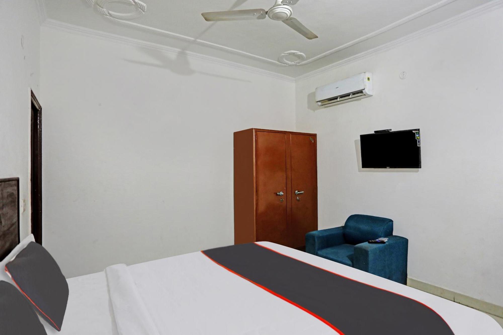 Collection O Mayank Guest House Near Iskcon Temple Noida Kalkaji Devi Exterior photo