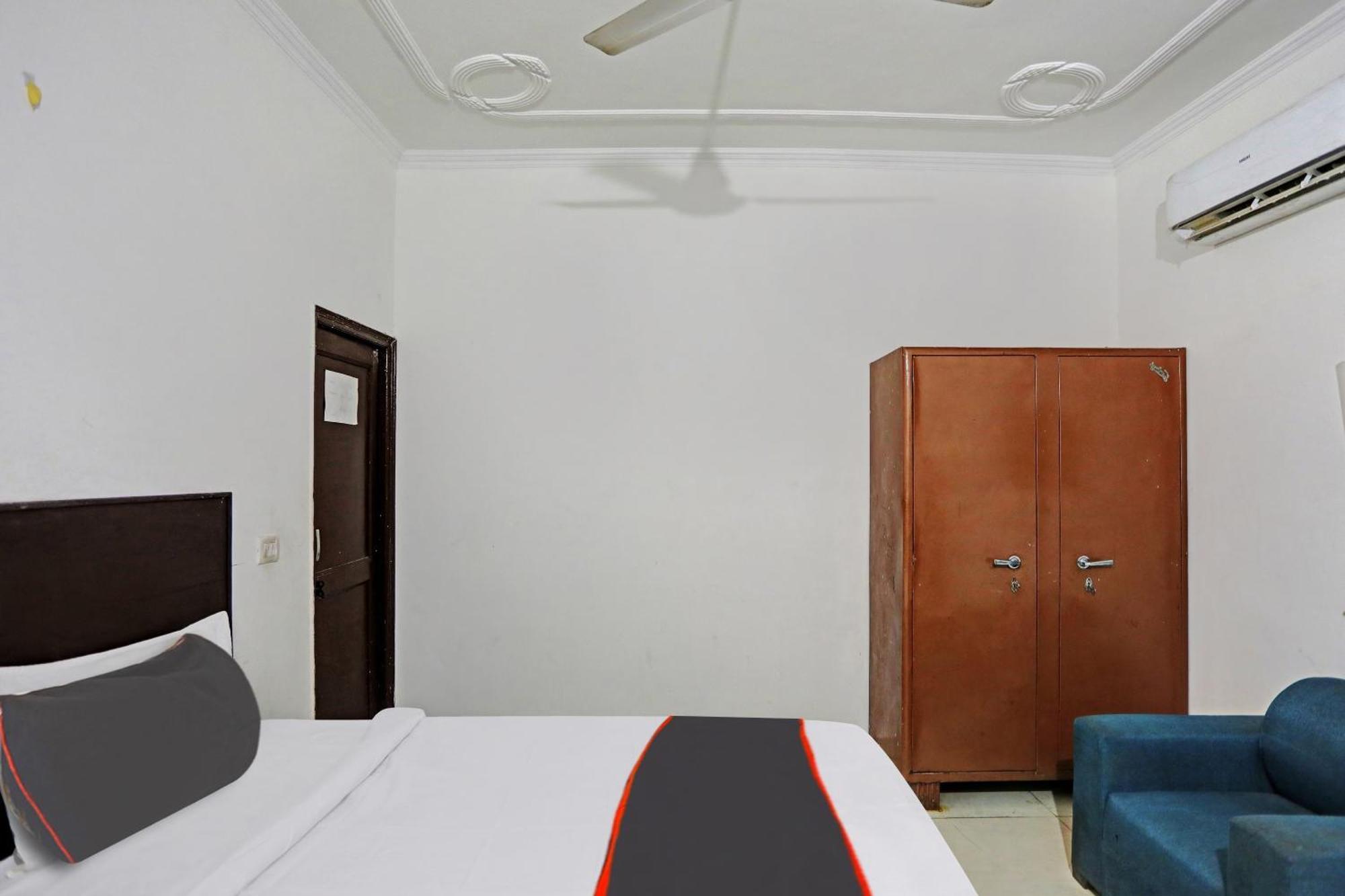 Collection O Mayank Guest House Near Iskcon Temple Noida Kalkaji Devi Exterior photo